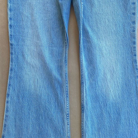 Levi’s 70s High Rise Flare Light Wash Womens Premium Quality Jeans - Picture 11 of 14